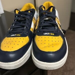 I have a nice pair of Akademiks shoes for sale